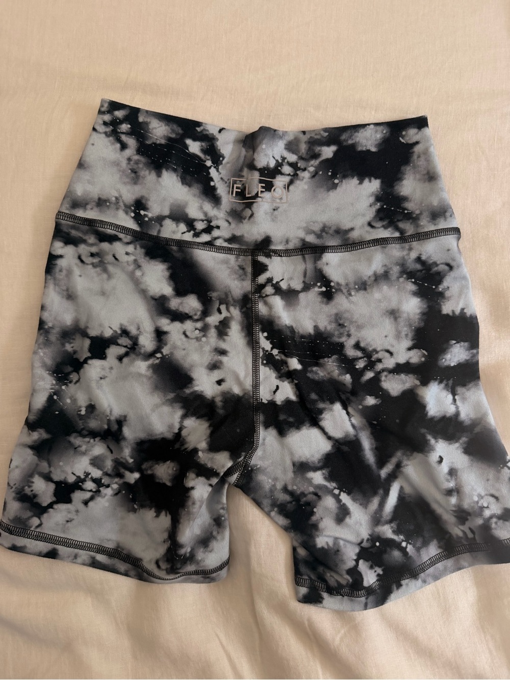 Fabletics Women’s Tie-Dye Bike Shorts - Black & Gray